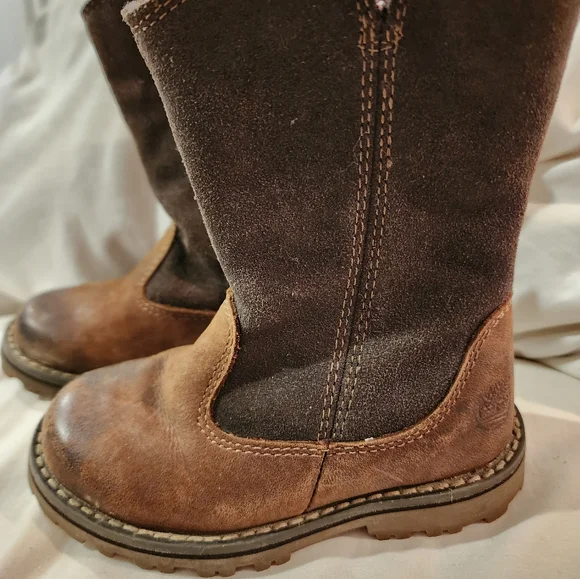 Size 6 toddler timberland kids boots.  Guc - Picture 2 of 4